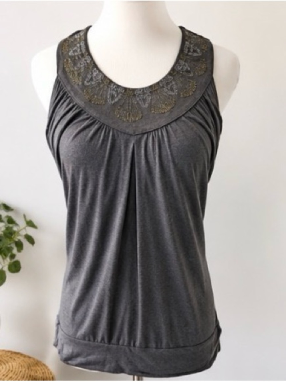 [Deletta] Charcoal Gray Metallic Beaded Neckline Sleeveless Tank Top XS